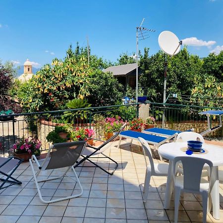 Апартаменты La Terrazza Вико-Экуенсе Экстерьер фото