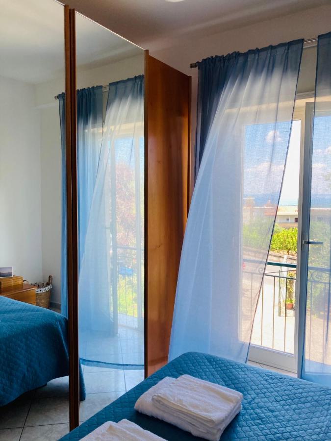 Апартаменты La Terrazza Вико-Экуенсе Экстерьер фото